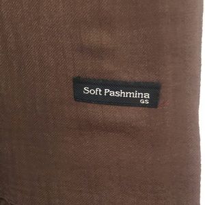 100 % pashmina scarf from India.